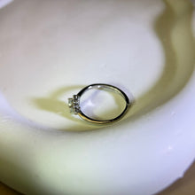 Load image into Gallery viewer, Sky Blue Topaz Adjustable Ring 天空蓝托帕石镶嵌活口戒指