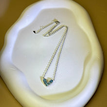 Load image into Gallery viewer, London Blue Love Heart Pendant Necklace 伦敦蓝托帕石镶嵌爱心吊坠项链