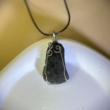 Load image into Gallery viewer, Tektite Pendant Necklace 天狼星陨石吊坠项链