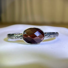 Load image into Gallery viewer, Red Tiger's Eye Adjustable Bangle 红色虎眼石镶嵌活口戒指
