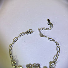 Load image into Gallery viewer, White Opal Butterfly Bracelet 白色欧泊镶嵌蝴蝶手链