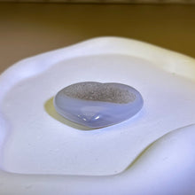Load image into Gallery viewer, Grey Agate Love Heart 灰玛瑙爱心