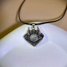 Load image into Gallery viewer, Labradorite Evil Eye Pendant Necklace 拉长石灰月光石镶嵌恶魔之眼吊坠项链