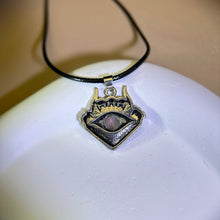 Load image into Gallery viewer, Labradorite Evil Eye Pendant Necklace 拉长石灰月光石镶嵌恶魔之眼吊坠项链