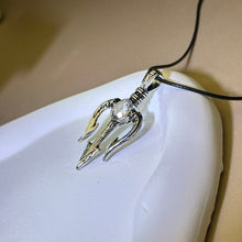Load image into Gallery viewer, Clear Quartz Trident Pendant Necklace 白水晶镶嵌三叉戟吊坠项链