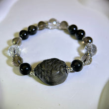 Load image into Gallery viewer, Golden Sheen Frog Beads Bracelet 金眼黑曜石金蟾手串