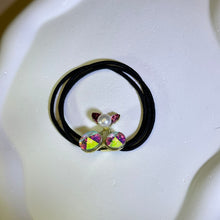 Load image into Gallery viewer, White Freshwater Pearl Cheery Hair Tie 白色淡水珍珠镶嵌樱桃发绳