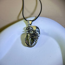 Load image into Gallery viewer, Unakite Flying Dragon Pendant Necklace 花绿石镶嵌飞龙吊坠项链