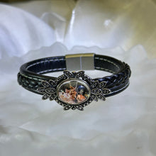 Load image into Gallery viewer, Phantom Quartz Leather Bangle 幽灵水晶镶嵌皮革手镯