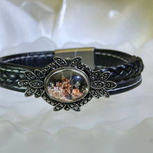 Load image into Gallery viewer, Phantom Quartz Leather Bangle 幽灵水晶镶嵌皮革手镯