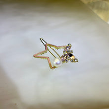 Load image into Gallery viewer, White Freshwater Pearl Star Hair Clip 白色淡水珍珠镶嵌星星发夹