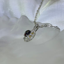 Load image into Gallery viewer, Black Opal Pendant 黑色欧泊镶嵌吊坠