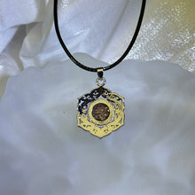 Load image into Gallery viewer, Phantom Quartz Pendant Necklace 幽灵水晶镶嵌吊坠项链