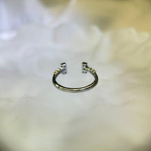 Load image into Gallery viewer, Blue Sapphire Adjustable Ring 蓝色蓝宝石镶嵌活口戒指