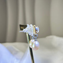 Load image into Gallery viewer, 925 Silver Champagne Freshwater Pearl Earrings 香槟色淡水珍珠镶嵌银耳钉