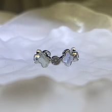 Load image into Gallery viewer, White Mother of Pearl Clovers Adjustable Ring 白色贝母四叶草镶嵌活口戒指
