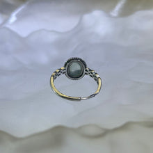 Load image into Gallery viewer, Green Prehnite Adjustable Ring 绿色葡萄石镶嵌活口戒指