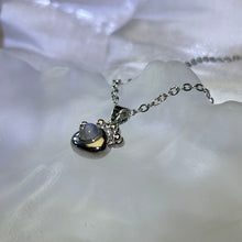 Load image into Gallery viewer, Labradorite Paw Pendant 拉长石灰月光石镶嵌猫爪吊坠