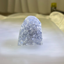 Load image into Gallery viewer, Clear Quartz Geode白水晶晶镇