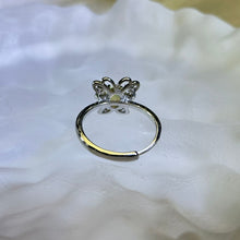 Load image into Gallery viewer, White Opal Adjustable Ring 白色欧泊镶嵌活口戒指