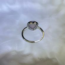 Load image into Gallery viewer, Rose Quartz Love Heart Adjustable Ring 粉水晶爱心镶嵌活口戒指