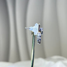 Load image into Gallery viewer, 925 Silver Green Tourmaline Love Heart Earrings 绿色碧玺镶嵌爱心银耳钉