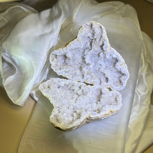 Load image into Gallery viewer, Paired Clear Quartz Geode 成对水晶晶洞聚宝盆
