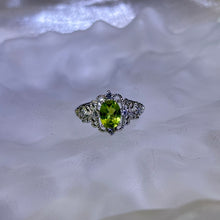 Load image into Gallery viewer, Peridot Adjustable Ring 橄榄石镶嵌活口戒指