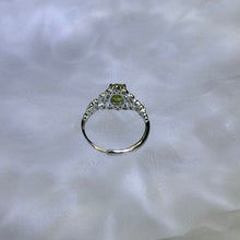Load image into Gallery viewer, Peridot Adjustable Ring 橄榄石镶嵌活口戒指