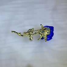 Load image into Gallery viewer, White Freshwater Pearl Rose Brooch 白色淡水珍珠镶嵌玫瑰胸针