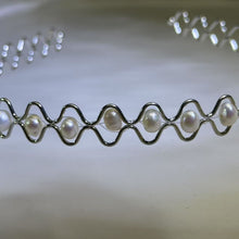 Load image into Gallery viewer, White Freshwater Pearl Hair Band 白色淡水珍珠发箍