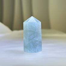 Load image into Gallery viewer, Aquamarine Pointed Tower 海蓝宝单尖六棱柱