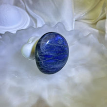 Load image into Gallery viewer, Labradorite Freeform Shape 拉长石灰月光石随型