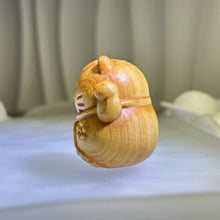 Load image into Gallery viewer, Thuja Wood Fortune Cat 崖柏木招财猫
