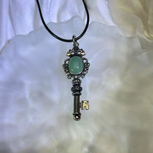 Load image into Gallery viewer, Green Aventurine Key Pendant Necklace 绿色东陵玉镶嵌钥匙吊坠项链