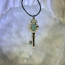 Load image into Gallery viewer, Green Aventurine Key Pendant Necklace 绿色东陵玉镶嵌钥匙吊坠项链