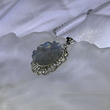 Load image into Gallery viewer, Labradorite Flower Pendant 拉长石灰月光石花朵镶嵌吊坠