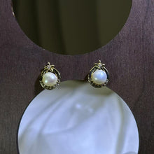 Load image into Gallery viewer, 14K Gold Filled White Freshwater Pearl Earrings 白色淡水珍珠14K注金镶嵌耳钉