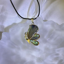 Load image into Gallery viewer, PAUA Abalone Shell Butterfly Pendant Necklace 鲍贝镶嵌蝴蝶吊坠项链