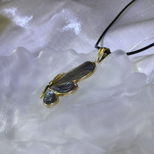 Load image into Gallery viewer, PAUA Abalone Shell Butterfly Pendant Necklace 鲍贝镶嵌蝴蝶吊坠项链