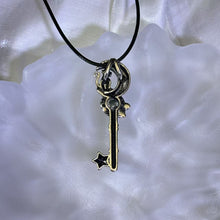 Load image into Gallery viewer, Phantom Quartz Key Pendant Necklace 幽灵水晶镶嵌钥匙吊坠项链