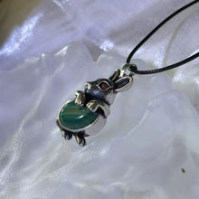 Load image into Gallery viewer, Malachite Rabbit Pendant Necklace 孔雀石镶嵌兔子吊坠项链