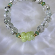 Load image into Gallery viewer, Green Phantom Quartz Green Serpentine Teddy Bear Beads Bracelet 绿色幽灵水晶绿色岫玉小熊手串