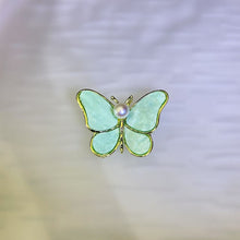 Load image into Gallery viewer, White Freshwater Pearl Butterfly Brooch 白色淡水珍珠镶嵌蝴蝶胸针