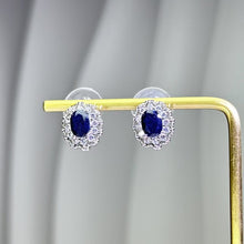 Load image into Gallery viewer, 925 Silver Blue Sapphire Earrings 蓝色蓝宝石镶嵌银耳钉