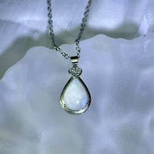 Load image into Gallery viewer, Moonstone Pendant Necklace 冰长石月光石镶嵌吊坠项链