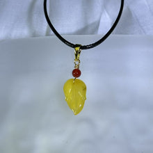 Load image into Gallery viewer, Amber Leaf Pendant Necklace 蜜蜡叶子吊坠项链