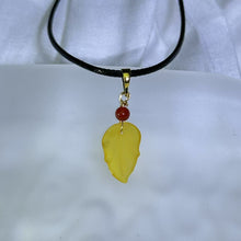 Load image into Gallery viewer, Amber Leaf Pendant Necklace 蜜蜡叶子吊坠项链