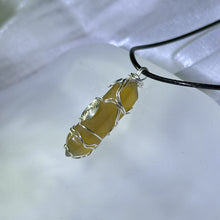 Load image into Gallery viewer, Caramel Agate Pendant Necklace 焦糖玛瑙吊坠项链