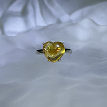 Load image into Gallery viewer, Citrine Love Heart Adjustable Ring 黄水晶爱心镶嵌活口戒指